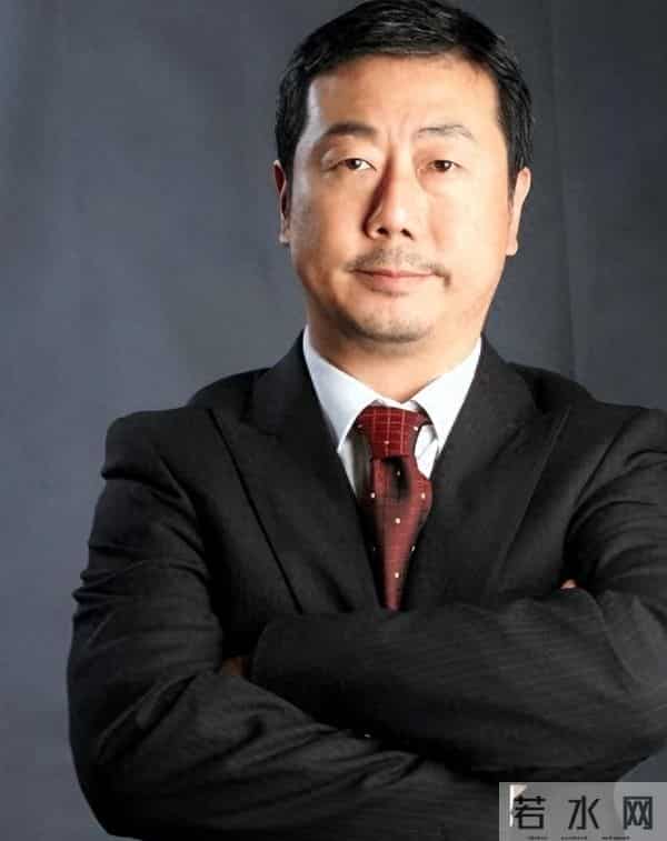 前央视主持方宏进现状：定居香港，63岁满脸沧桑，摇身一变成商人