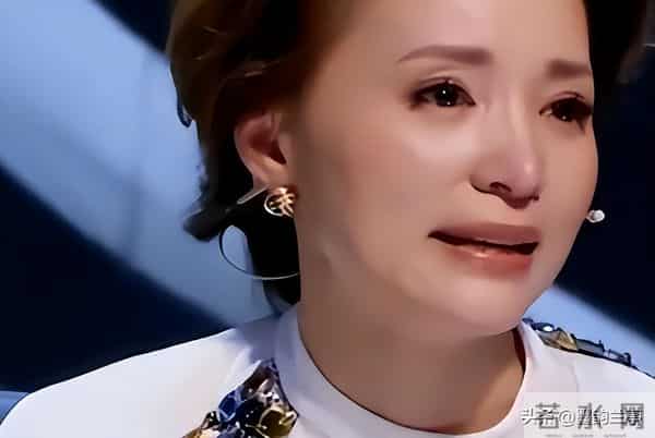 曾主持13年春晚，如今却跌落神坛的董卿，终要为“老赖”丈夫买单