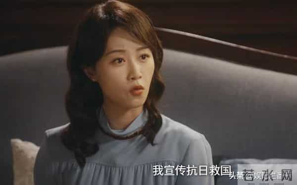 一脸苦相,眼神空洞,表情死板,没李纯的气质,谭凯也带不动她