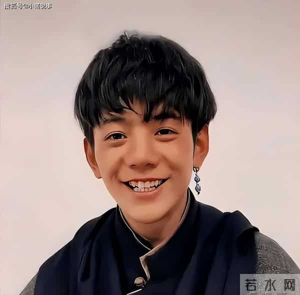 上海红毯太真实，谭卓脸肿，吉娜大小胸成谜，赵雅芝深V险走光