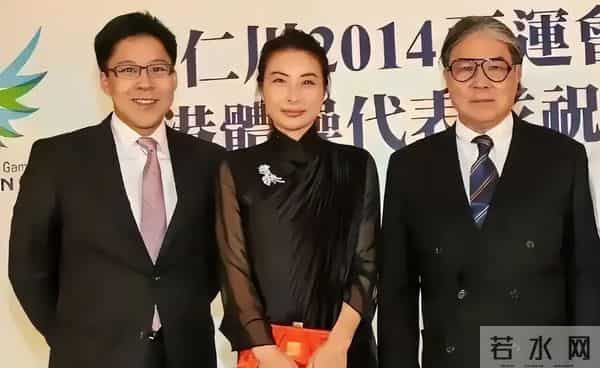 正式官宣！45岁霍启刚又升职了，级别很高，妻子郭晶晶的话全应验