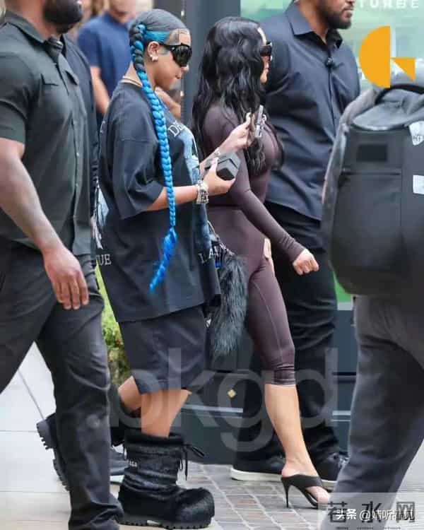 金卡戴珊都服气，坎爷的遗传基因太强大了！