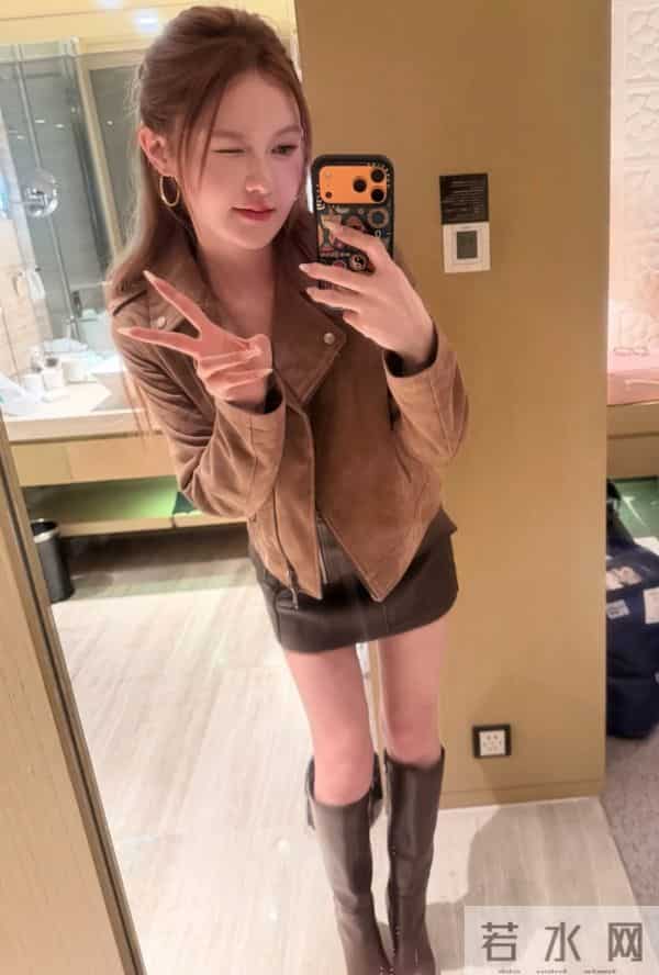 小杨哥停播一年多，小杨嫂大变样，从清纯脸变欧美脸，差点认不出