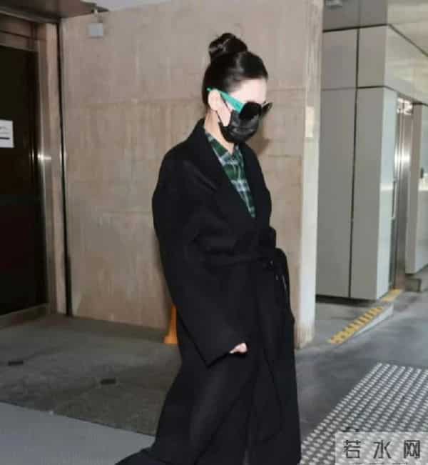 张柏芝出庭照神图来了，五官立体又精致，皮肤白到发光