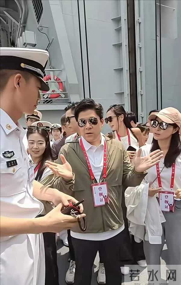 霍启刚连任,让大家刮目相看,郭晶晶眼光真不错