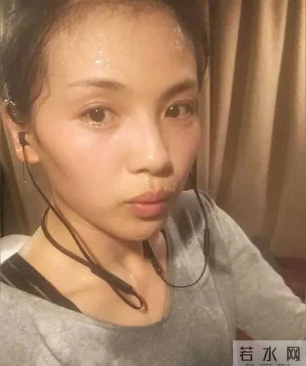 刘涛深夜直播泪崩！背后真相让人心疼