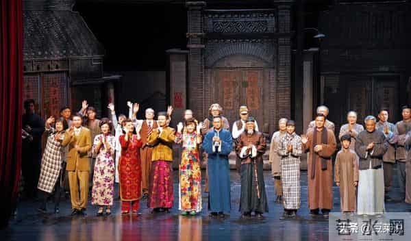 16年前，曾在爱妻葬礼上哭到昏厥，永不再娶的果靖霖，如今怎样了