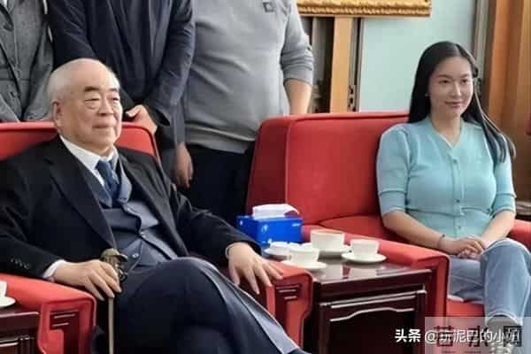 范曾露面回应，37岁徐萌近期产下独子，与54岁女儿断绝关系