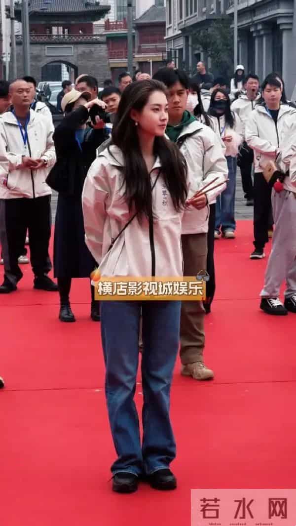 “短剧女王”郭宇欣真实颜值曝光,方脸龅牙大粗腿,26岁模样成熟