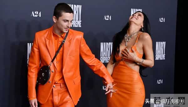 打破分手传言,甜茶高调秀恩爱,好莱坞名媛凯莉詹娜终于得手