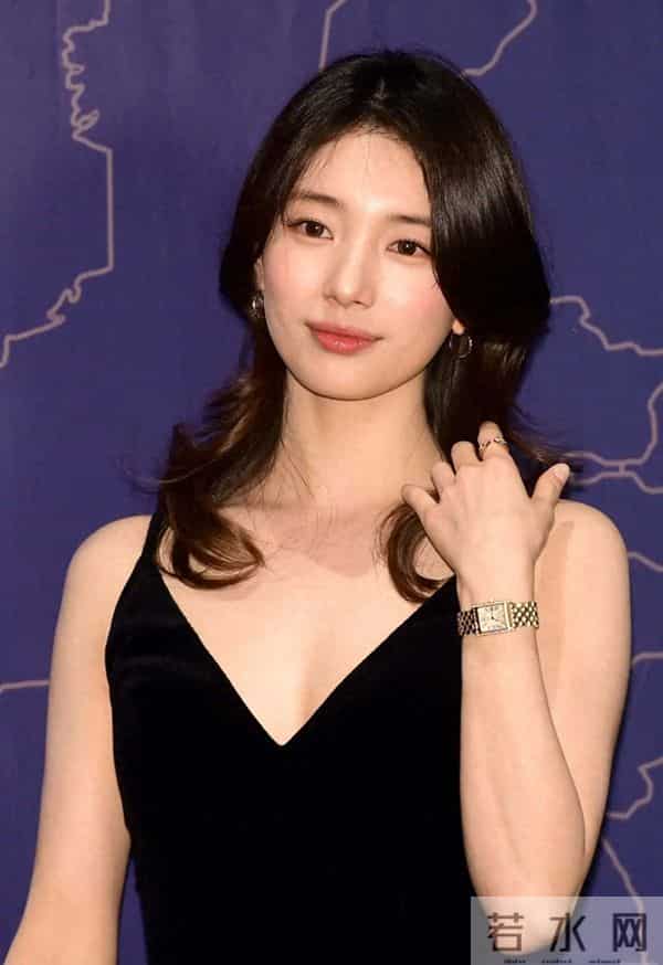 裴秀智 黑丝绒吊带裙，娇俏软媚太惊艳了！