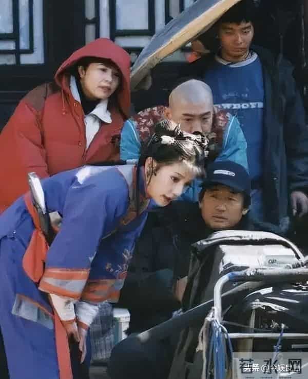 拔出萝卜带出泥！49岁赵薇近况被曝，原来圈内封杀只是冰山一角