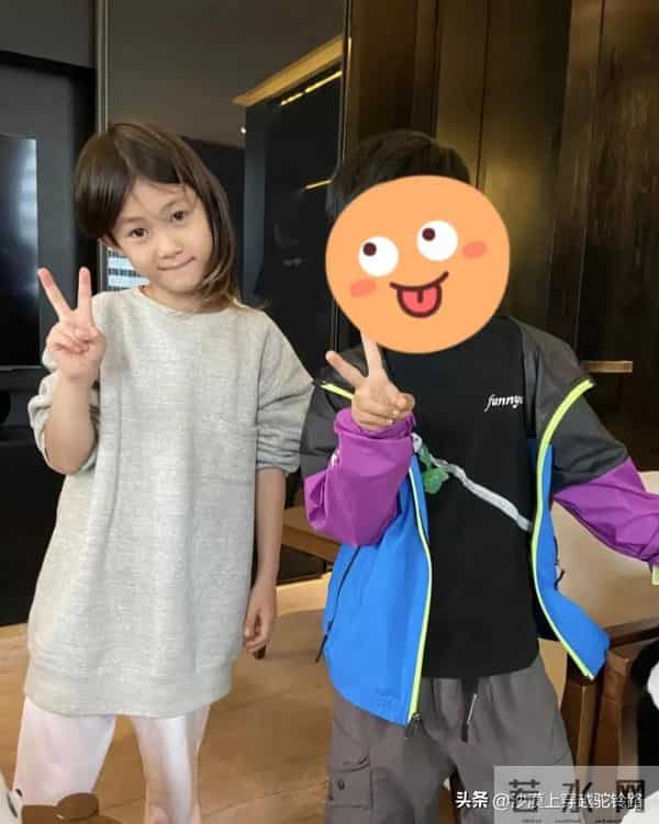 陈冠希陪老婆回河南老家探亲，打扮朴素老气，秦舒培素颜皮肤真好