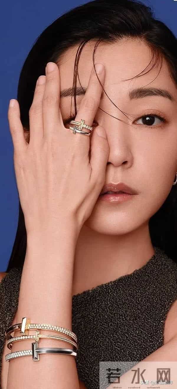 红气养人——卫诗雅时尚写真大图