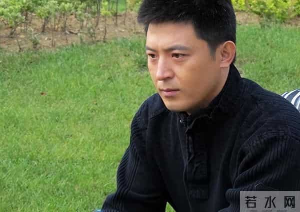 明着吃软饭?多次上春晚竟然全是老婆的功劳,结婚多年被拿捏死