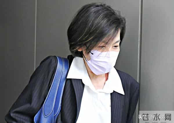 张柏芝庭审大哭,助理称手机掉马桶,滑稽戏一幕又一幕!金句频出