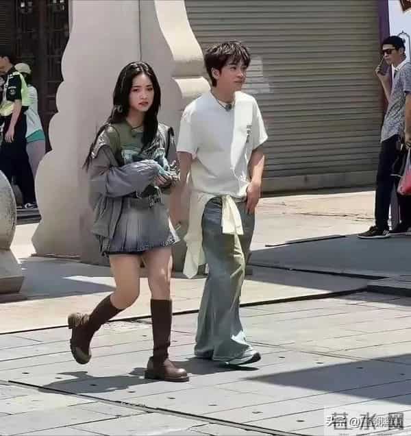 不合影不知道，一合影全露馅！原来这些明星都是潜藏的“小土豆”