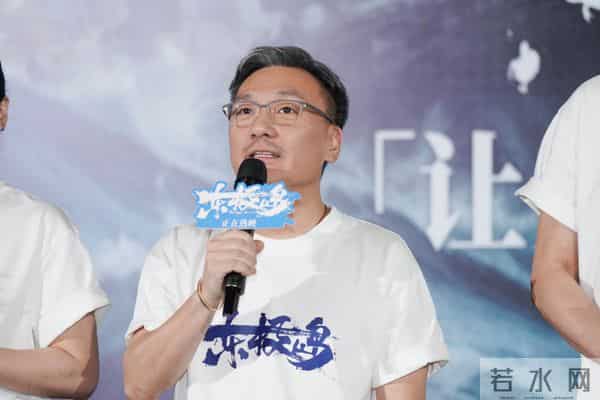 曝贾士凯被知名导演醉吻,杨洋提前离场很淡定,曾还与baby传绯闻