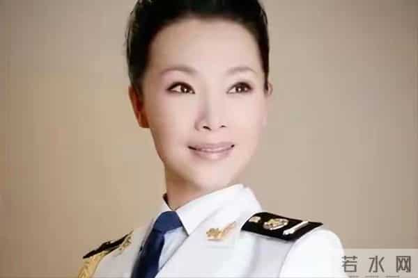 男友病逝后和妈妈抱头痛哭,54岁未婚无儿无女,如今吕薇后悔了吗