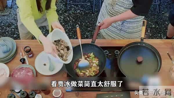 贾冰北京房子曝光,墙面斑点掉皮没高档家具,大铁锅做饭很接地气