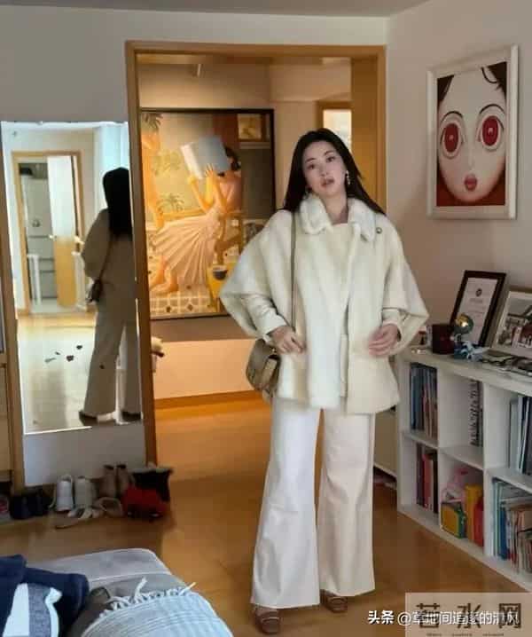 41岁朱珠和老公一起外出逛街,两个人真的太般配了,完全男才女貌