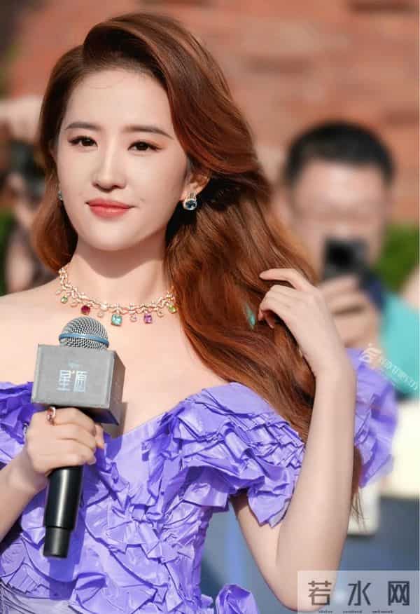 刘亦菲紫色礼服,长腿迷人