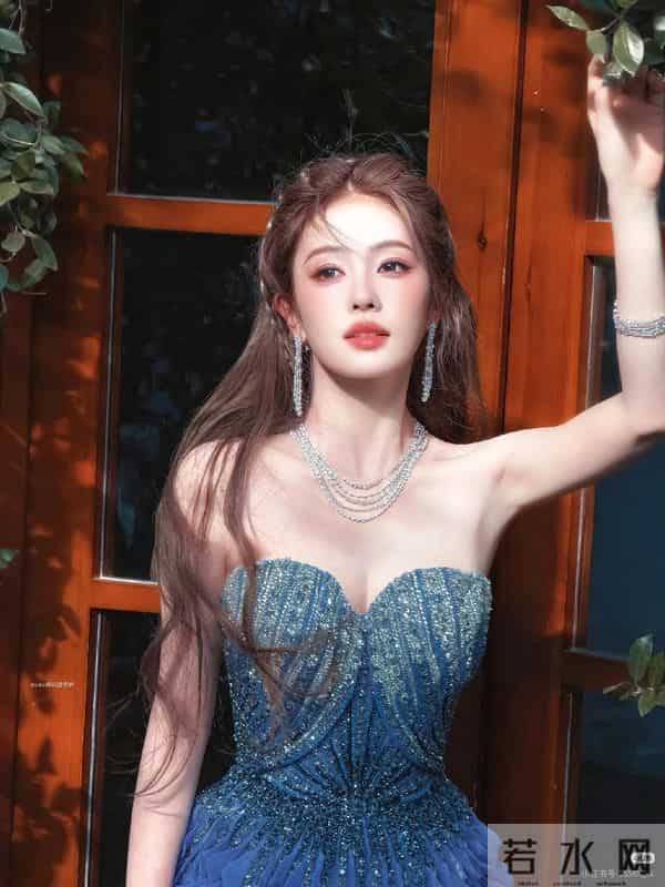 白鹿真的是太美了吧，太丰满了