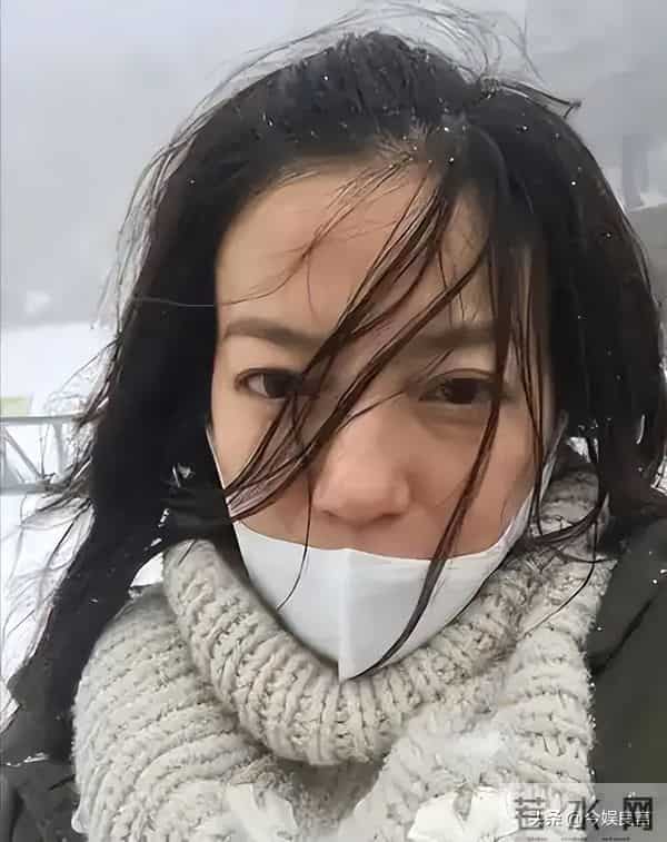 拔出萝卜带出泥！49岁赵薇近况被曝，原来圈内封杀只是冰山一角