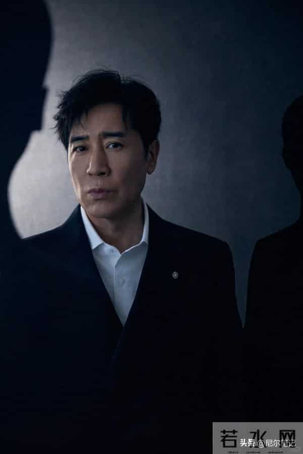 偶遇王阳带妻女逛街,抱女儿画面好温馨,老婆高斯正脸曝光引热议