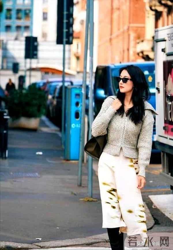 46岁高圆圆米兰街头放飞!没人认出素颜狂拍，生图状态看呆路人