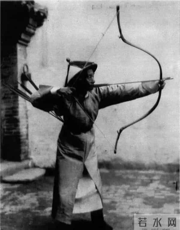 关晓彤自称格格翻车？明星们“贵族”人设惹反感，皆因不懂历史。