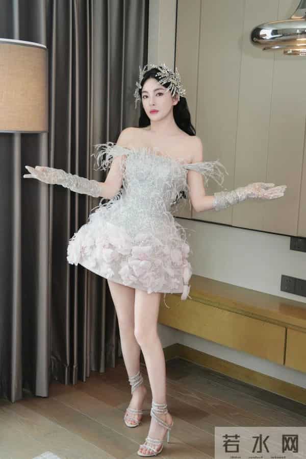 从御姐到甜媚切换自如,美丽从来没有标准答案张雨绮