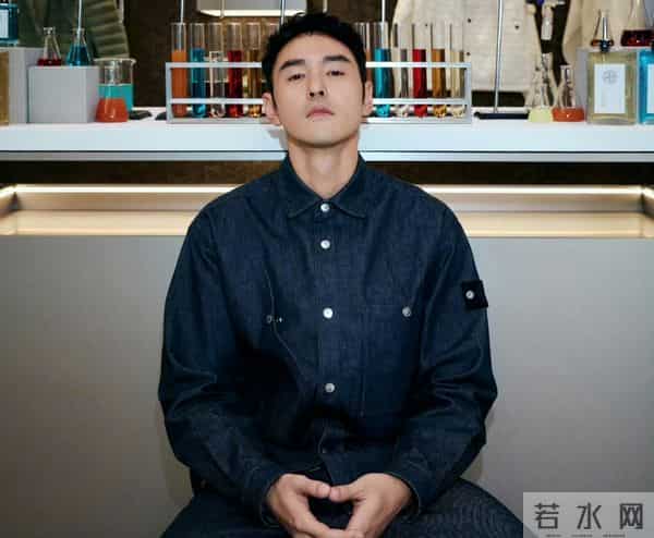 43岁阮经天被曝与小21华裔富商千金恋爱,女友一致被认为超美的!