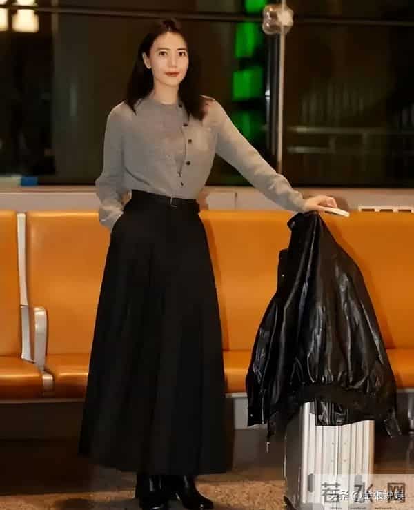 46岁高圆圆米兰街头放飞!没人认出素颜狂拍，生图状态看呆路人