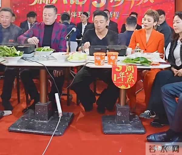 汪小菲搞麻六记五周年庆,小S送S妈礼物,大S遗像意外曝光