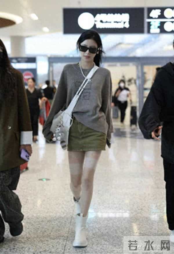 张予曦机场路透,肉丝美腿十分吸睛,这不妥妥的福利吗!