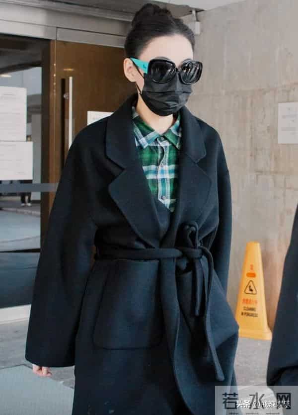 张柏芝庭审大哭,助理称手机掉马桶,滑稽戏一幕又一幕!金句频出