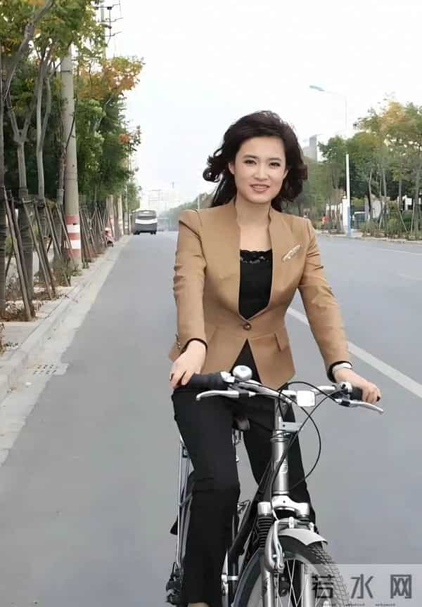 主持人桑晨,不骄不艳,落落大方,中国女性的天花板