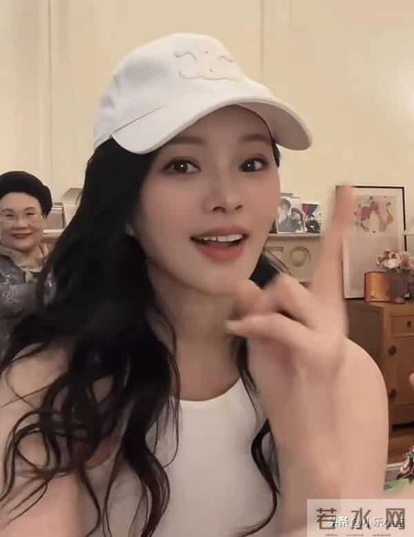 57伊能静上海豪宅翻车！紧身裤勒出小肚子，110斤藏不住中年发福