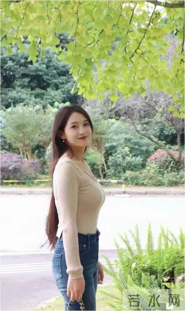 美翻了，这魅力谁能挡住，身材和脸蛋真是太优越了！