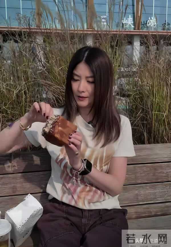 53岁陈慧琳：人生最大阻碍是脸大 宁愿肥也不医美 路边摊吃粉接地气