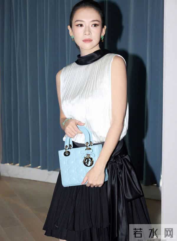 46岁章子怡近照太绝了,高马尾减龄又俏皮,状态逆生长美到失语