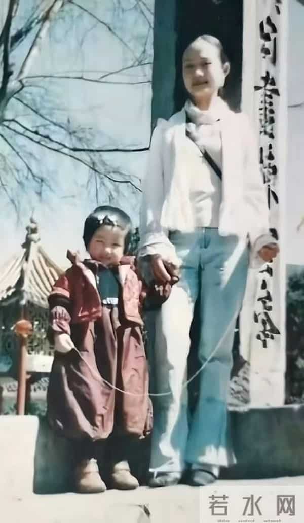 突发!云南网红彤彤去世,年仅25岁,刚大学毕业,长得很漂亮