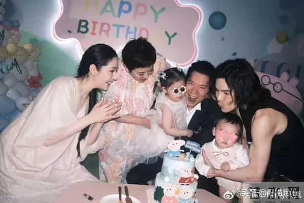 郭碧婷台北出席活动,回应自费养娃传闻,称婆婆向太会给她很多钱