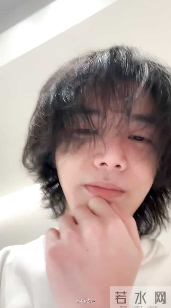 看了家世才明白，为何华晨宇年纪轻轻就身价过亿，掌控5家公司