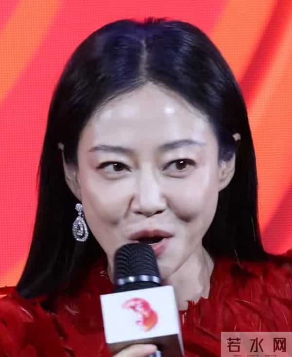 上海红毯太真实，谭卓脸肿，吉娜大小胸成谜，赵雅芝深V险走光