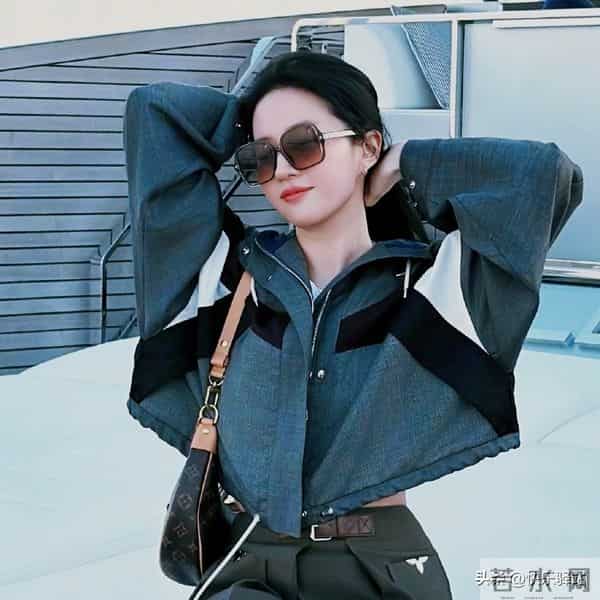 美爆了!刘亦菲旅游游艇新照 身穿LV系列高调奢华 减肥成功重返巅峰