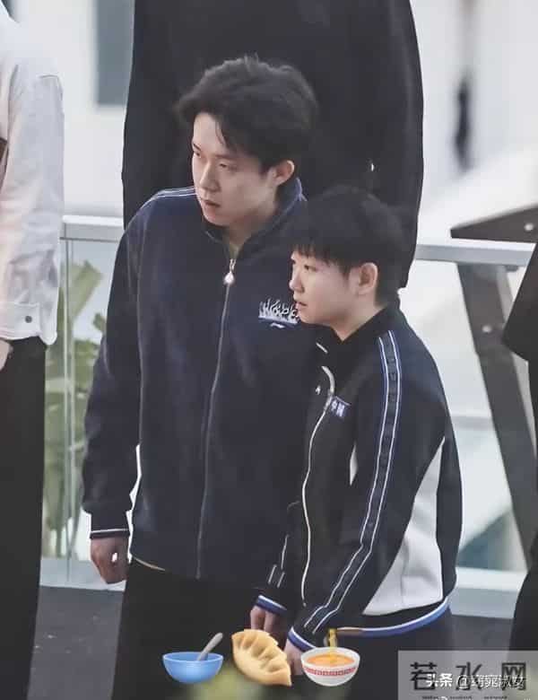 莎莎和大头站一块真的很般配,我敢打赌没人不想他们在一起的吧?