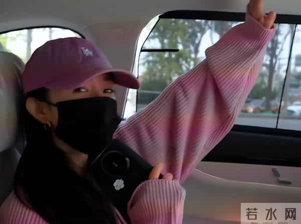 国内挣钱国外花？被金鹰奖"除名"的刘亦菲，终是为母亲的糊涂买单