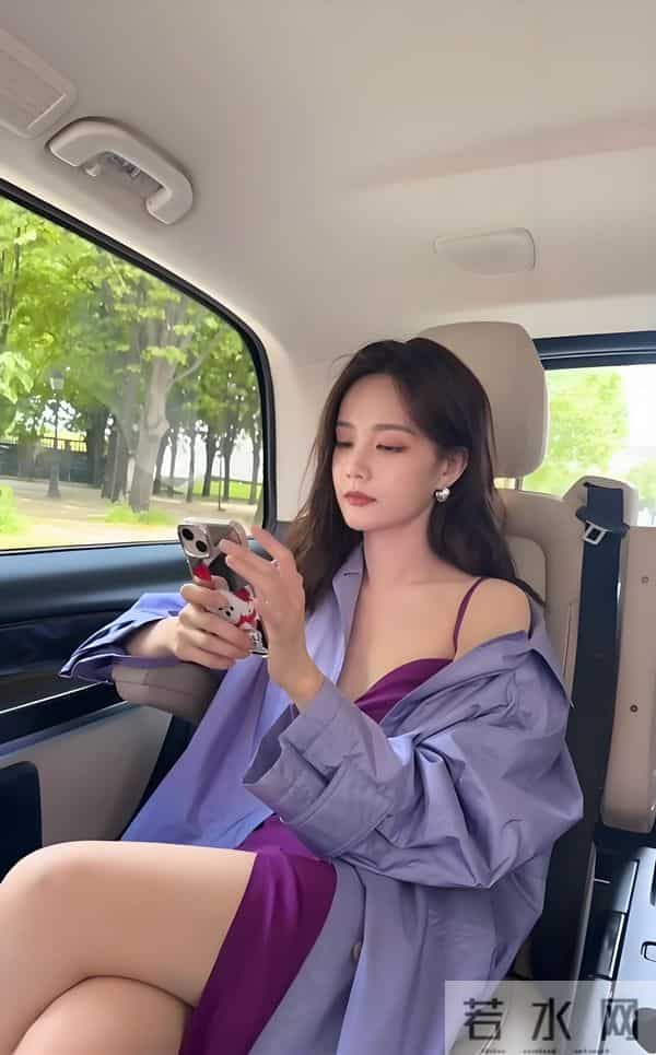 李一桐建模级美腿+慵懒纯欲感,34岁少妇韵味美到犯规